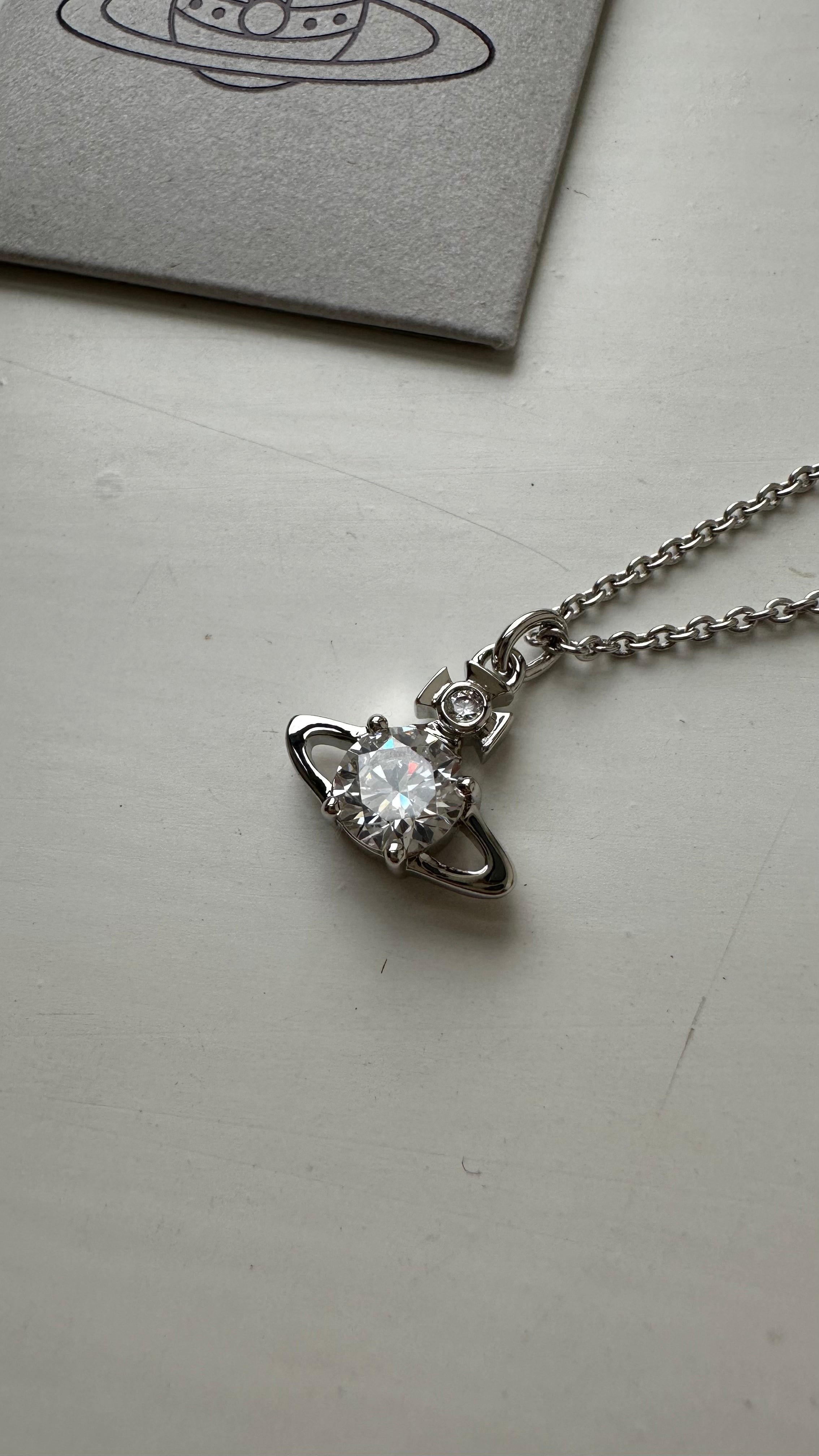 VIVIENNE WESTWOOD Reina Pendant Necklace Brass(2 Colors