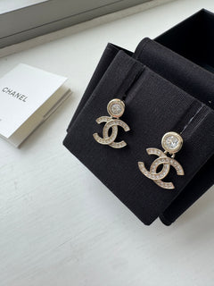 CHANEL Silver CC Crystal Earrings | 香奈兒 耳環 (銀色)