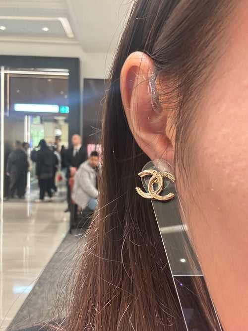 CHANEL Gold CC Earrings | Chanel earrings (gold)
