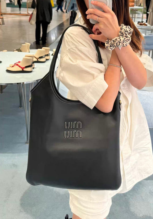 MIU MIU Ivy Leather Bag 英國代購攻略 2026｜Medium／Mini 兩款尺寸比較 - LONDONKELLY 英國名牌代購