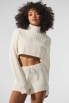ALO YOGA Cable Knit Cropped Winter Bliss Turtleneck Long Sleeve | 麻花針織短版高領長袖上衣 (多色)