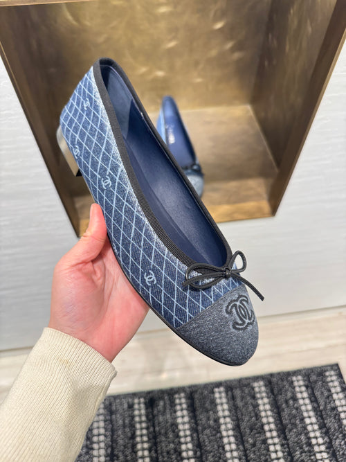 CHANEL Denim CC Flat | Chanel flat shoes (denim blue)